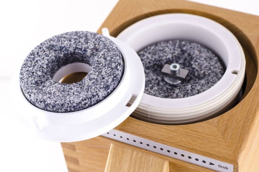 Mlýnek na obilí Sana